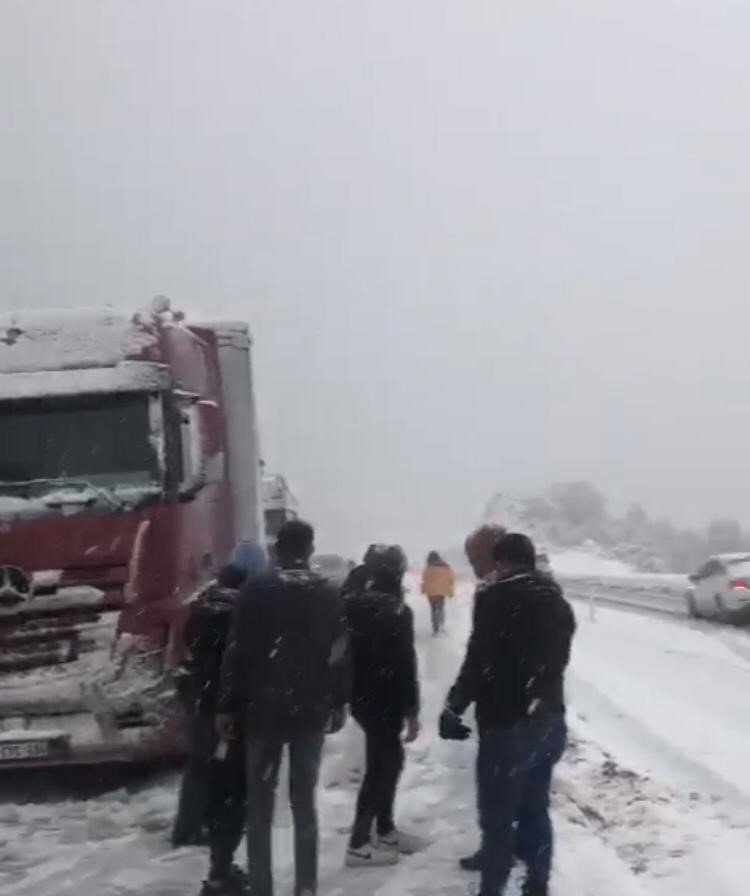 Antalya-konya Karayolunda Yoğun Kar Yağışı Sürücülere Zor Anlar Yaşatıyor