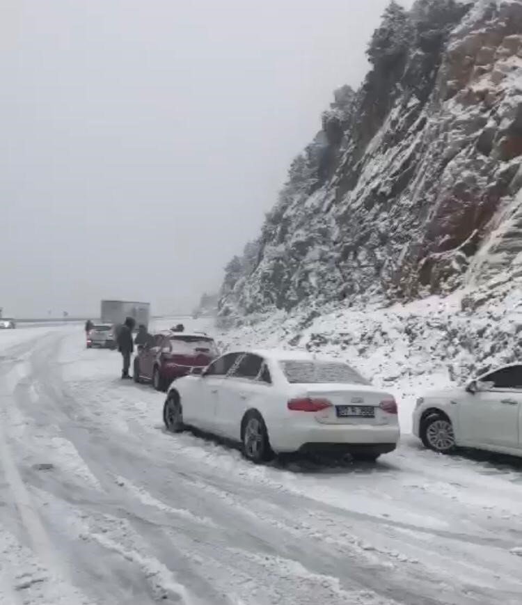 Antalya-konya Karayolunda Yoğun Kar Yağışı Sürücülere Zor Anlar Yaşatıyor