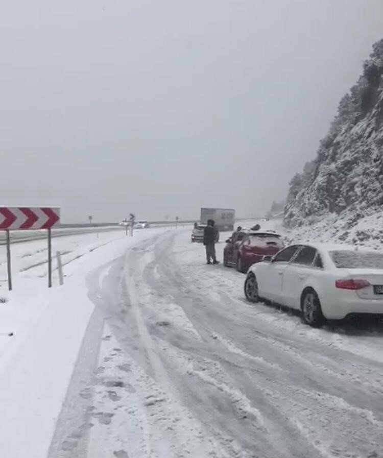 Antalya-konya Karayolunda Yoğun Kar Yağışı Sürücülere Zor Anlar Yaşatıyor