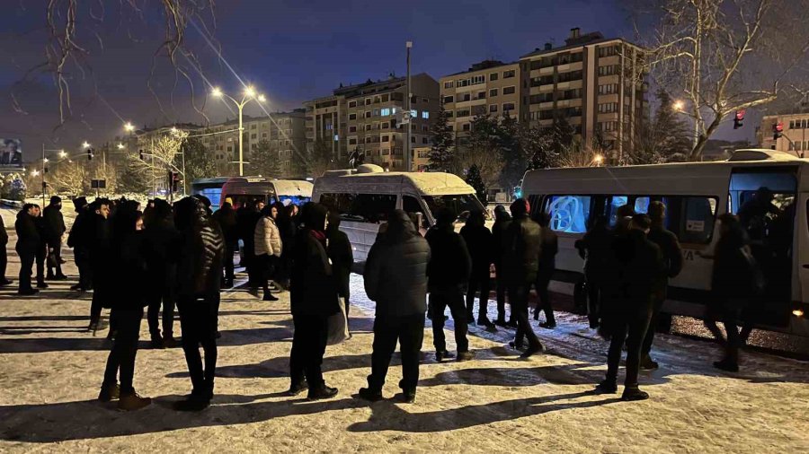 Eskişehirspor Taraftarları 10 Minibüs Ve 1 Otobüs İle Deplasman Yolunda