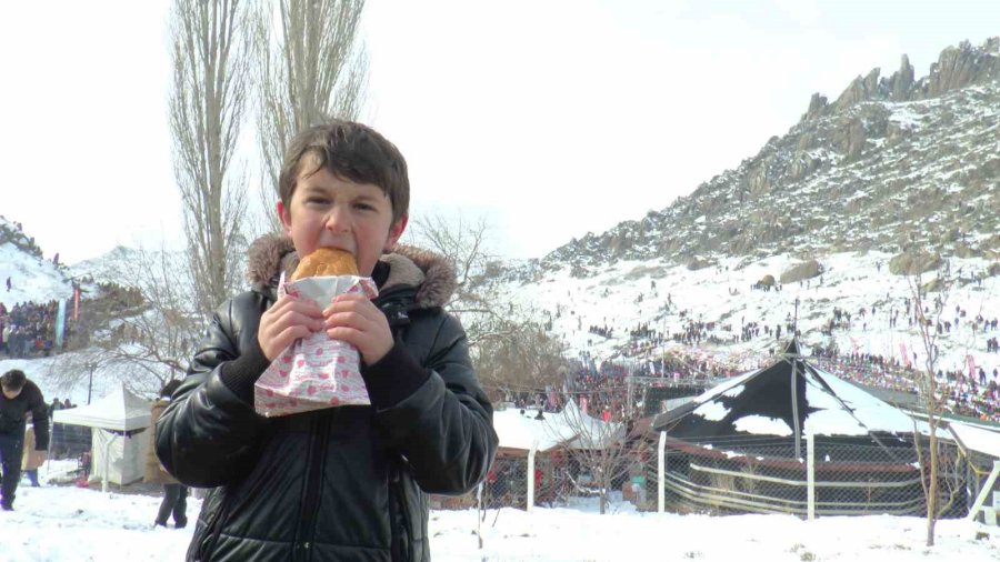 Yedincisi Düzenlenen Festivalde 7 Buçuk Ton Sucuk 350 Bin Kişiye Dağıtıldı