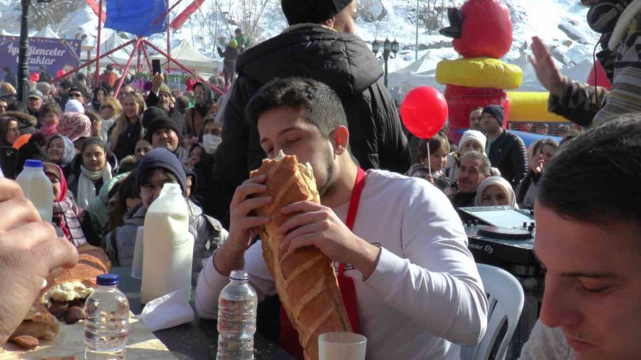 Yedincisi Düzenlenen Festivalde 7 Buçuk Ton Sucuk 350 Bin Kişiye Dağıtıldı