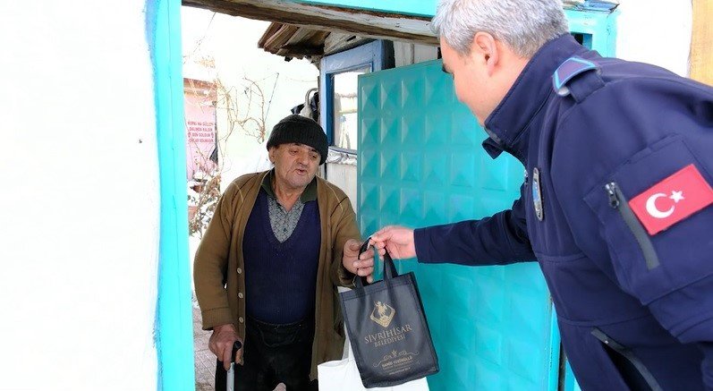 Festivale Katılamayan Yaşlılara Sivrihisar Belediyesi’nden Anlamlı Hareket