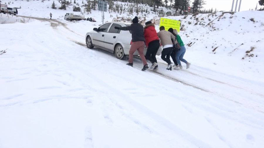 Yaylalar Karla Eşsiz Manzaraya Büründü, Kar Ve Buz Sürücülere Zor Anlar Yaşattı