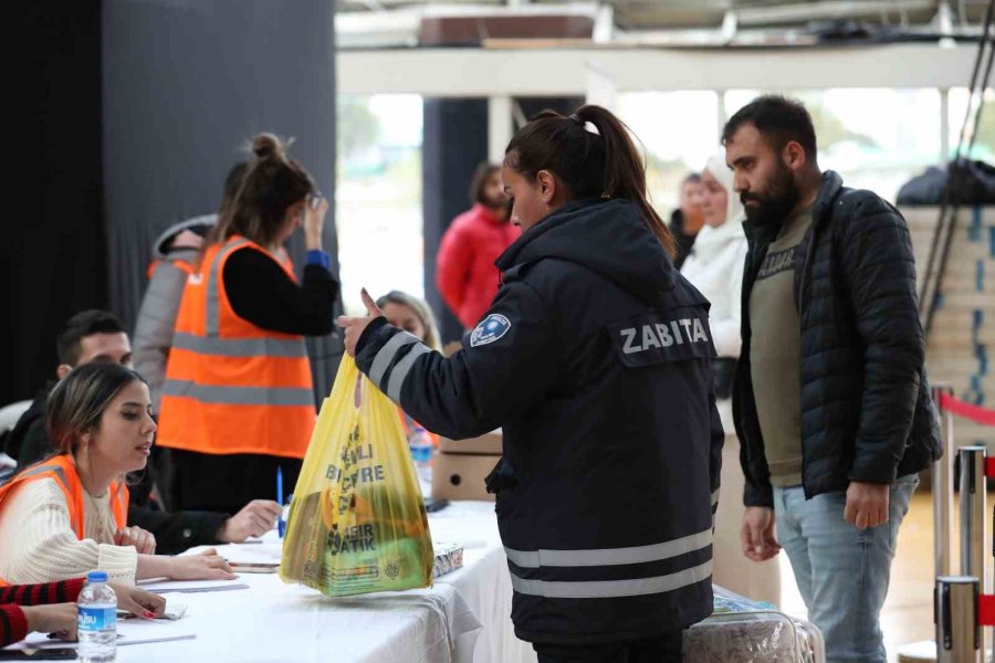 Antalyalılar Depremzedeler İçin Seferber Oldu