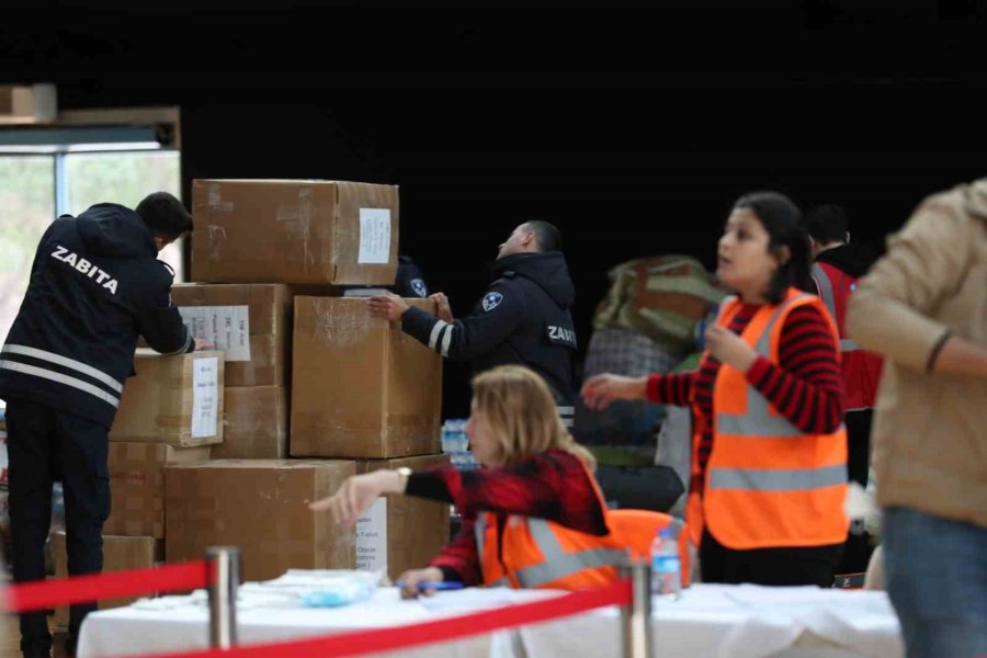 Antalyalılar Depremzedeler İçin Seferber Oldu