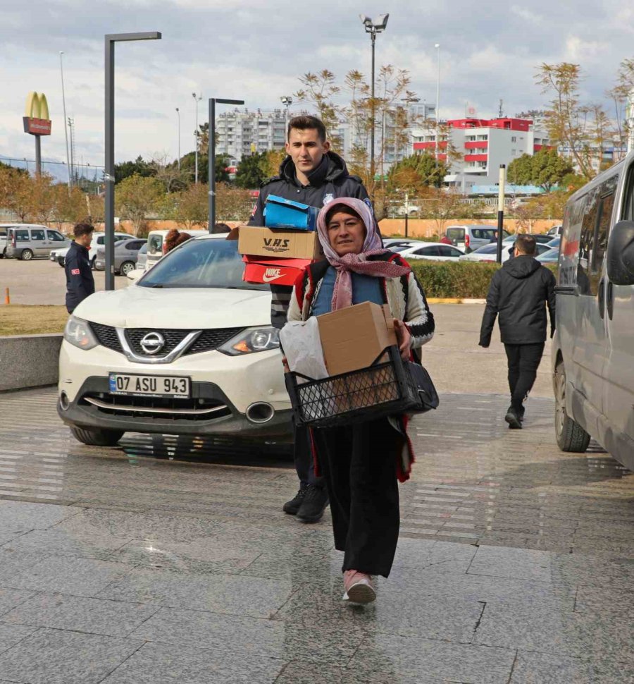 Antalyalılar Depremzedeler İçin Seferber Oldu