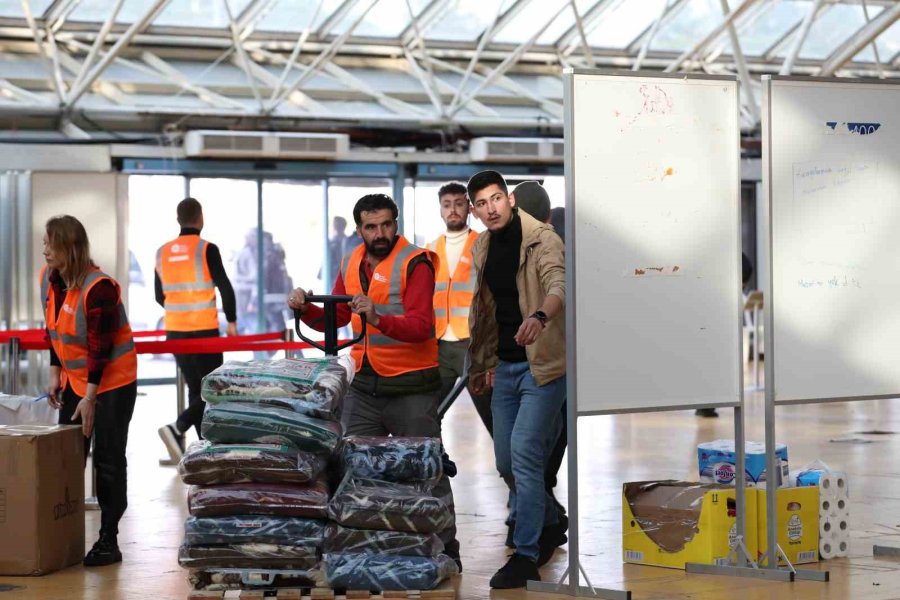 Antalyalılar Depremzedeler İçin Seferber Oldu