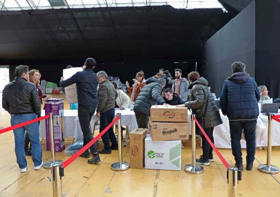 Antalyalılar Depremzedeler İçin Seferber Oldu