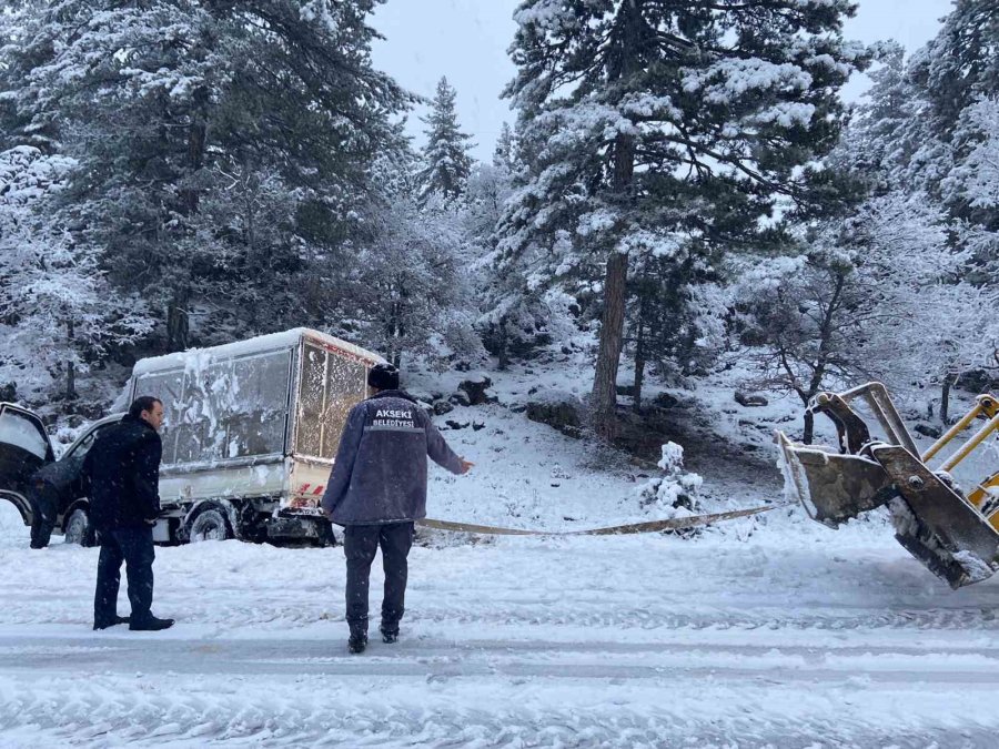 Antalya’nın Akseki İlçesinde 25 Mahalle Yolu Kar Sebebiyle Kapalı