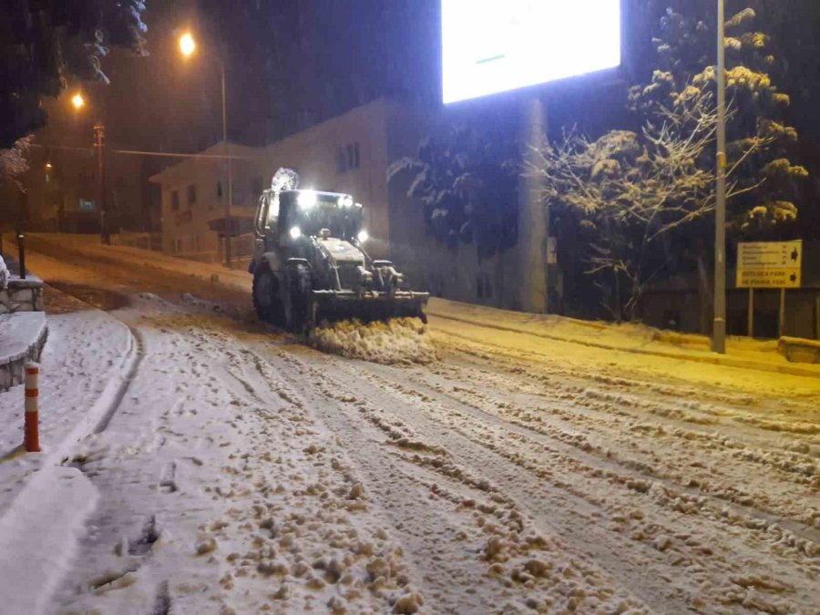 Antalya’nın Akseki İlçesinde 25 Mahalle Yolu Kar Sebebiyle Kapalı