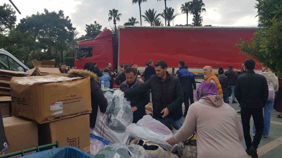 Antalya’da Yaşayan Rus Ve Ukraynalı Vatandaşlardan Deprem Bölgesine Yardım Eli