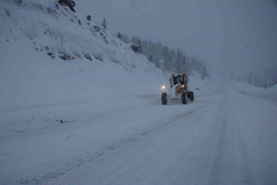 Antalya-konya Karayolunda Ulaşım Güçlükle Sağlanıyor