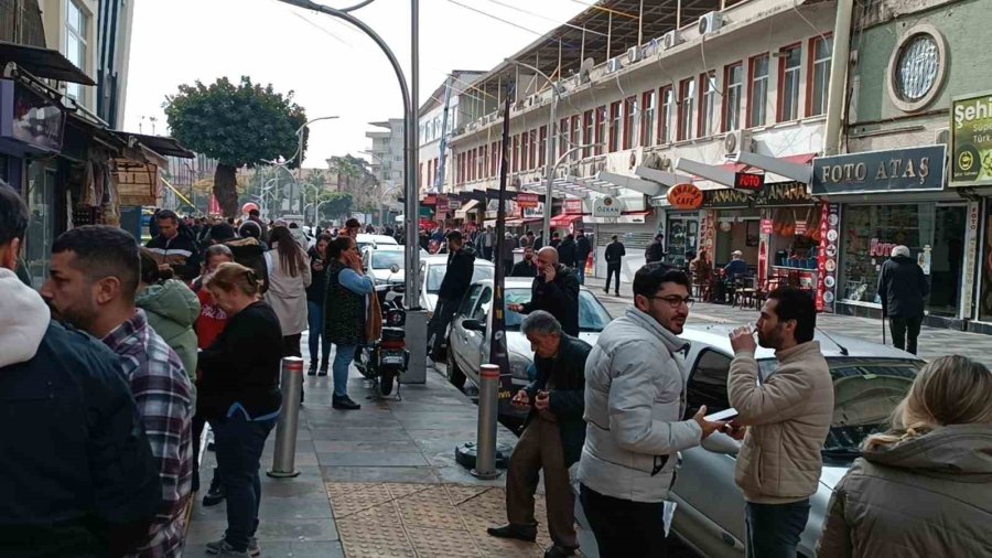 Artçı Deprem Mersinlileri Sokağa Döktü