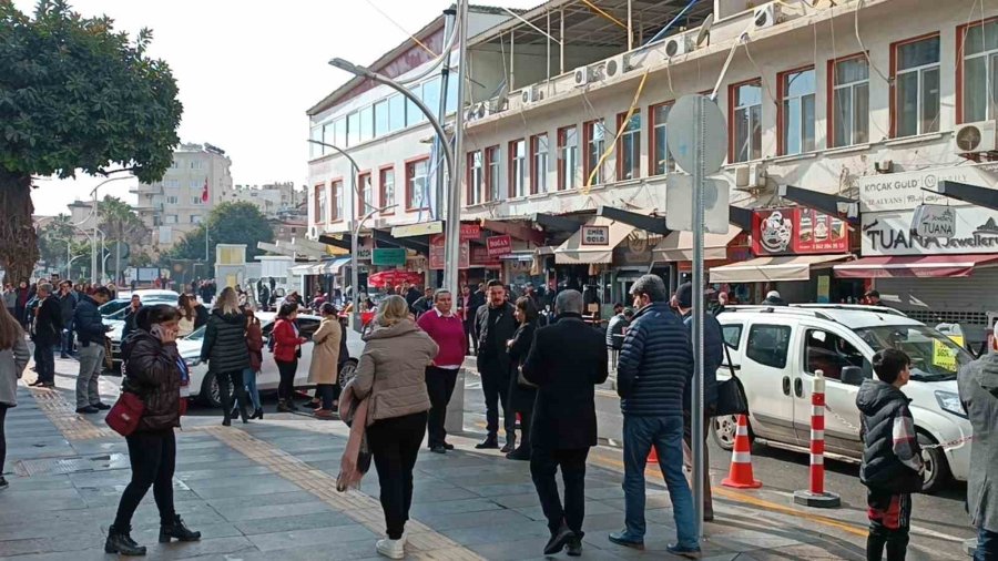 Artçı Deprem Mersinlileri Sokağa Döktü