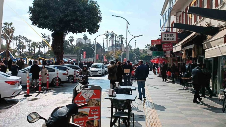 Artçı Deprem Mersinlileri Sokağa Döktü