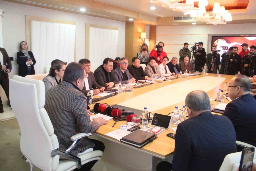 Başkan Böcek’ten Depremzedelere Konaklama Daveti