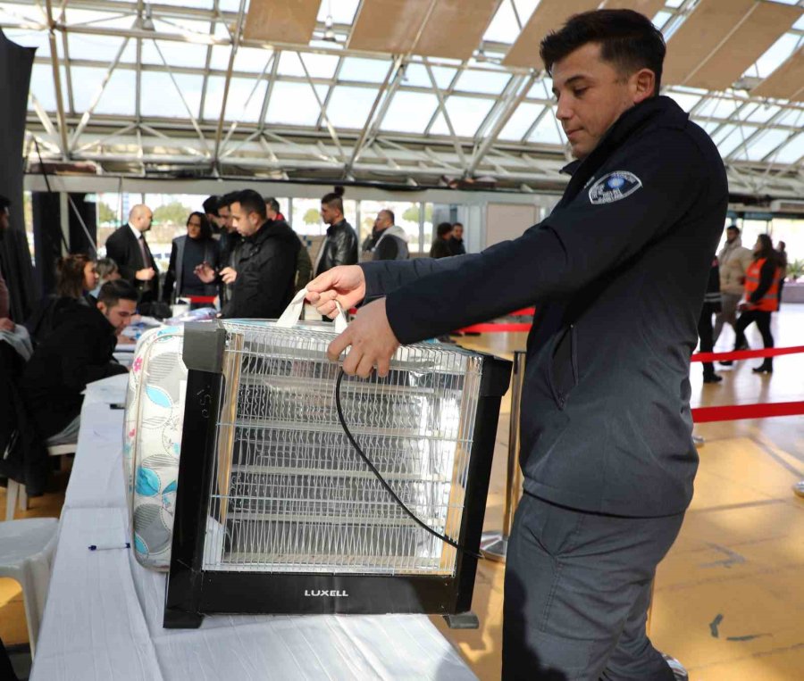 Antalyalılar Depremzedeler İçin Seferber Oldu