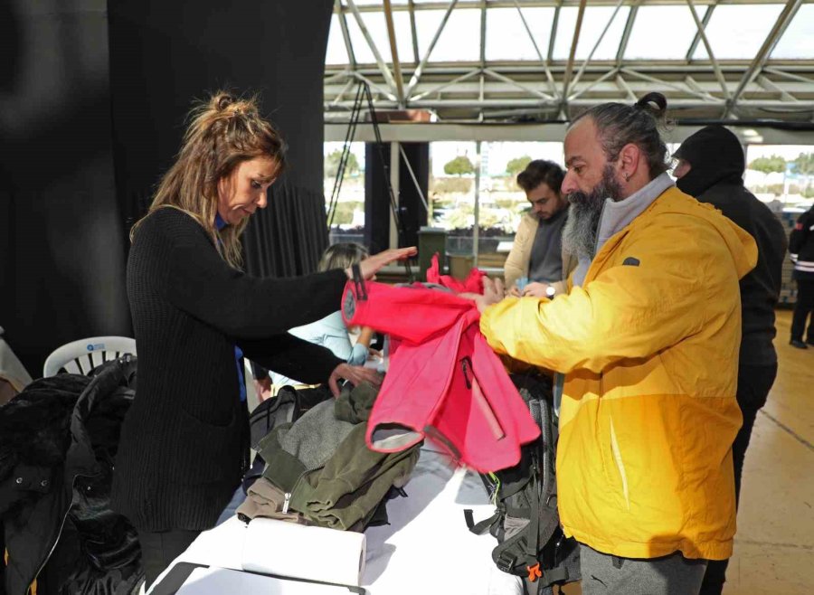 Antalyalılar Depremzedeler İçin Seferber Oldu