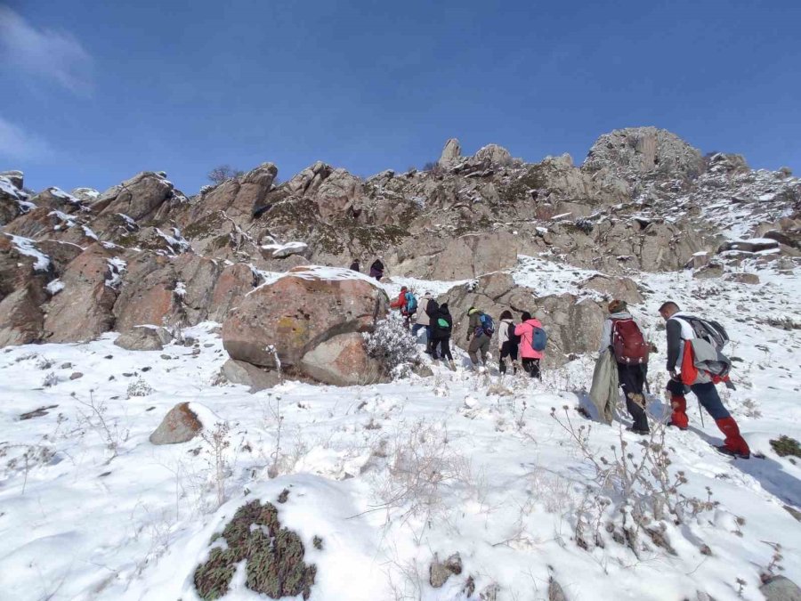 Doğa Tutkunlarından 10 Kilometrelik Gönül Dağı Tırmanışı
