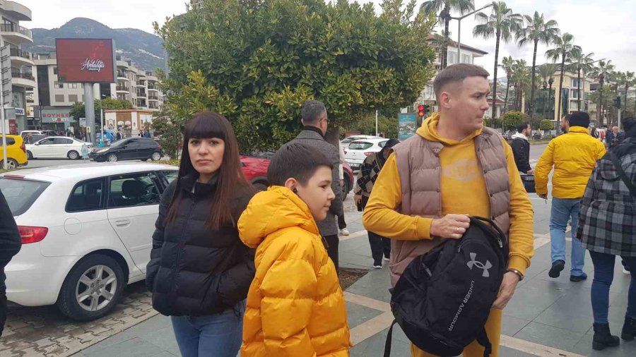 Antalya’da Yaşayan Rus Ve Ukraynalı Vatandaşlardan Deprem Bölgesine Yardım Eli