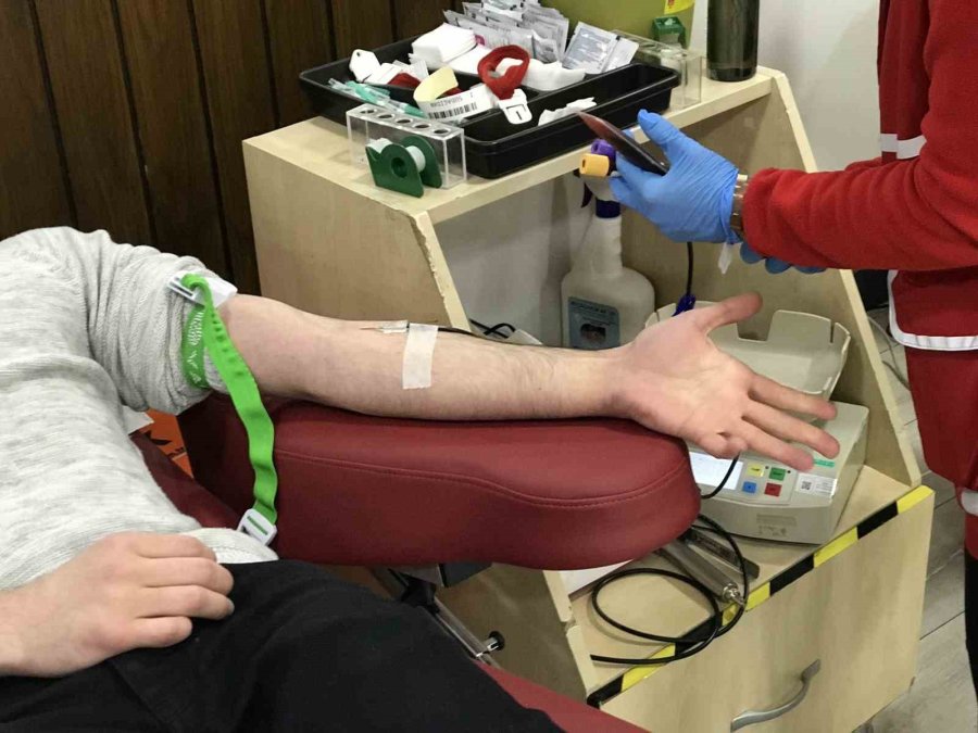 Depremzedelere Yardım İçin Kan Merkezlerine Koştular