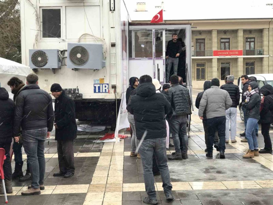 Soğuk Havaya Rağmen Kan Bağışı Kuyruğu Devam Ediyor