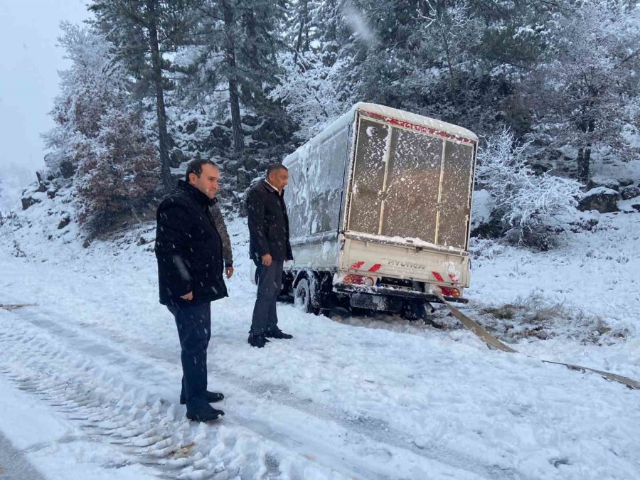 Antalya’nın Akseki İlçesinde 25 Mahalle Yolu Kar Sebebiyle Kapalı