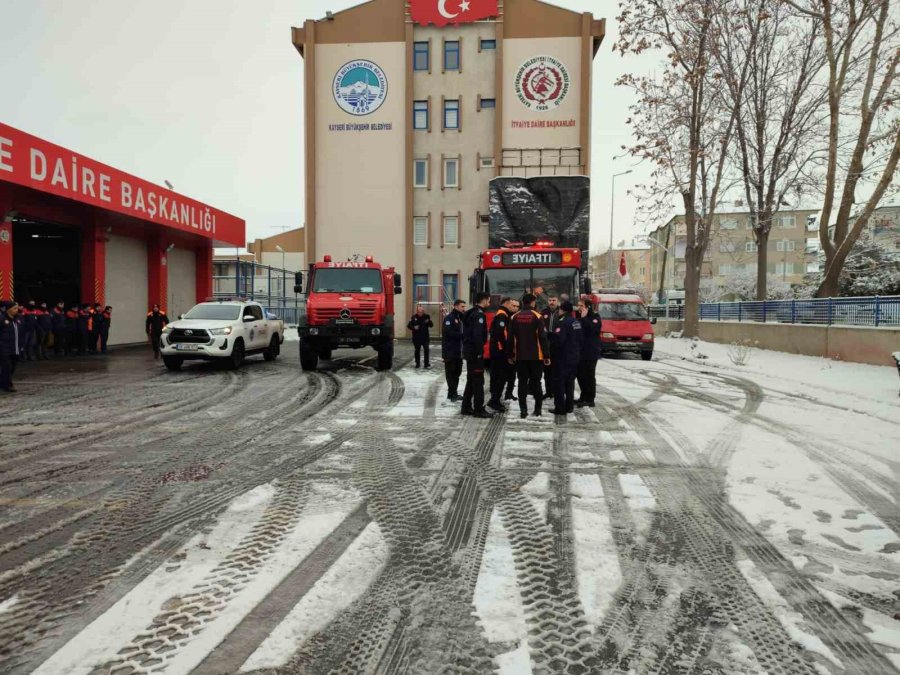 Başkan Büyükkılıç: “25 Araç Ve 34 Personel, Deprem Bölgesine Yola Çıktı”