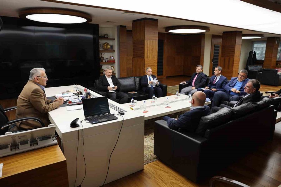 Başkan Büyükkılıç’tan İlçe Belediye Başkanlarıyla ’deprem’ Toplantısı