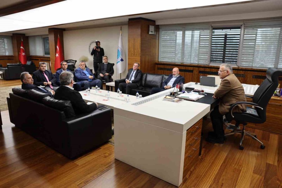 Başkan Büyükkılıç’tan İlçe Belediye Başkanlarıyla ’deprem’ Toplantısı