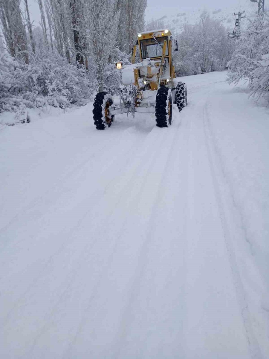 Büyükşehir, 110 Mahalle Yolunu Ulaşıma Açtı