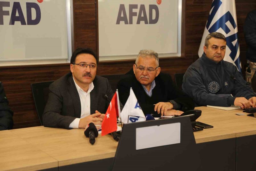 Vali Çiçek Ve Başkan Büyükkılıç’tan Deprem Yardımlarına İlişkin Açıklama