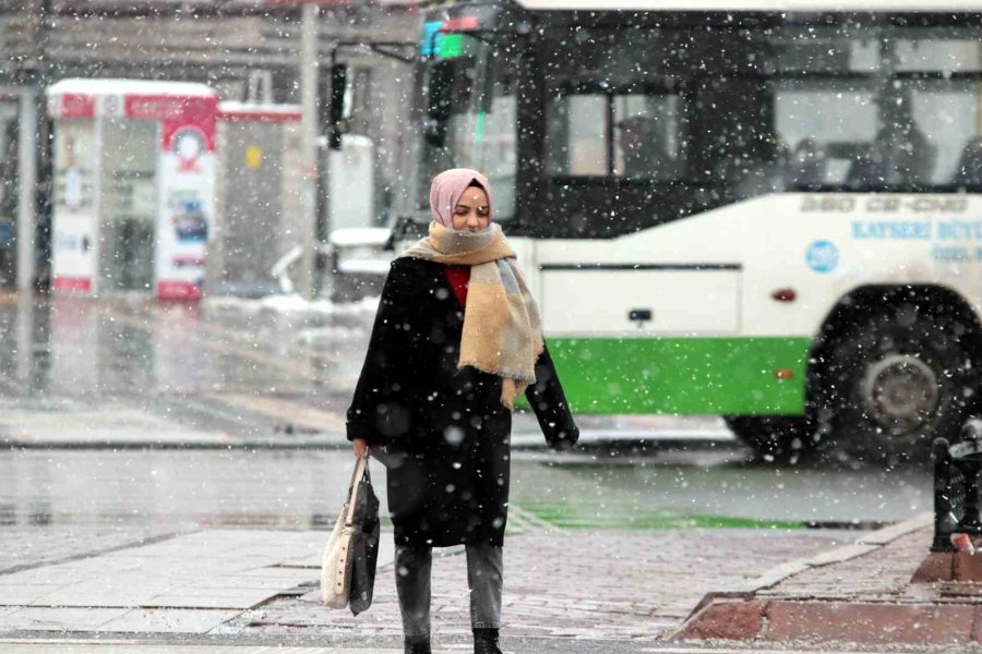 Kayseri Beyaza Büründü
