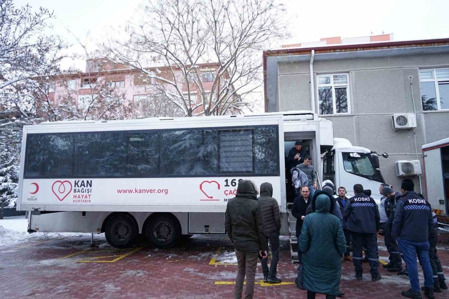 Konya Büyükşehir Personeli Deprem Bölgesi İçin Kan Bağışında Bulunuyor