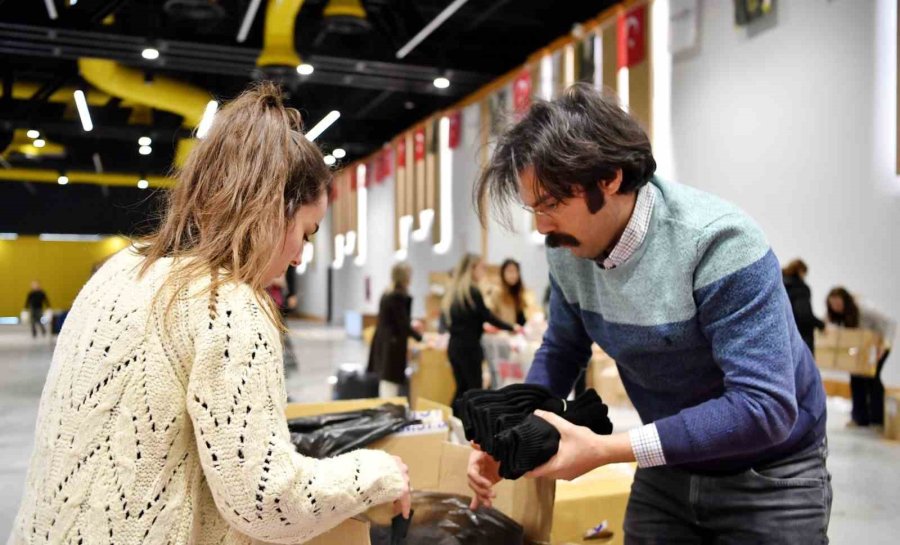 Konyaaltı’ndan Deprem Bölgesine Yardım