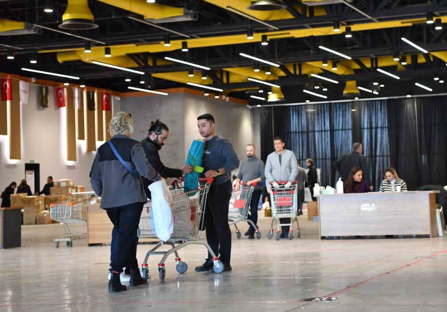 Konyaaltı’ndan Deprem Bölgesine Yardım