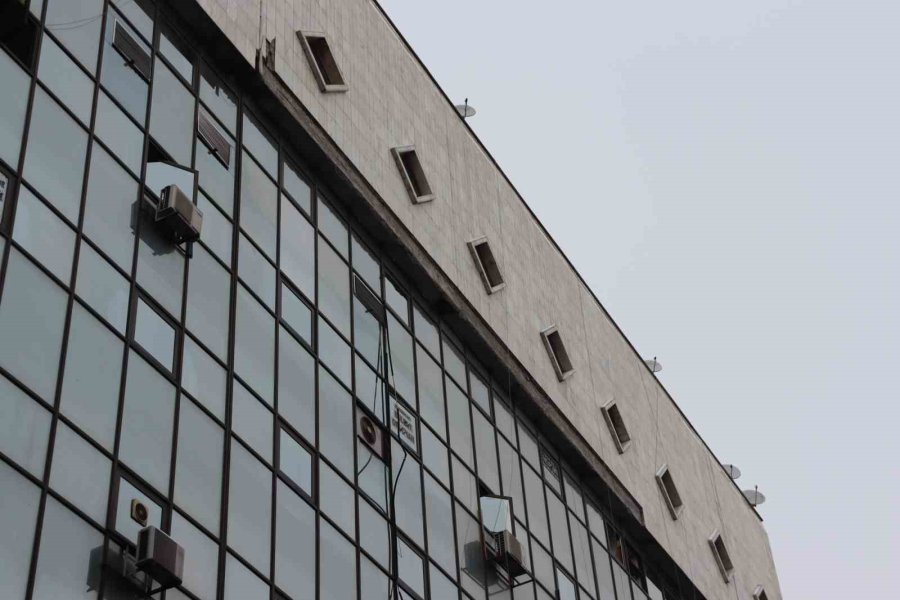 Kayseri’de Depremin İzleri Gün Ağarınca Ortaya Çıktı