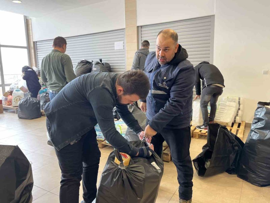 Anadolu Üniversitesi Depremzedeler İçin Yardım Kampanyası Başlattı