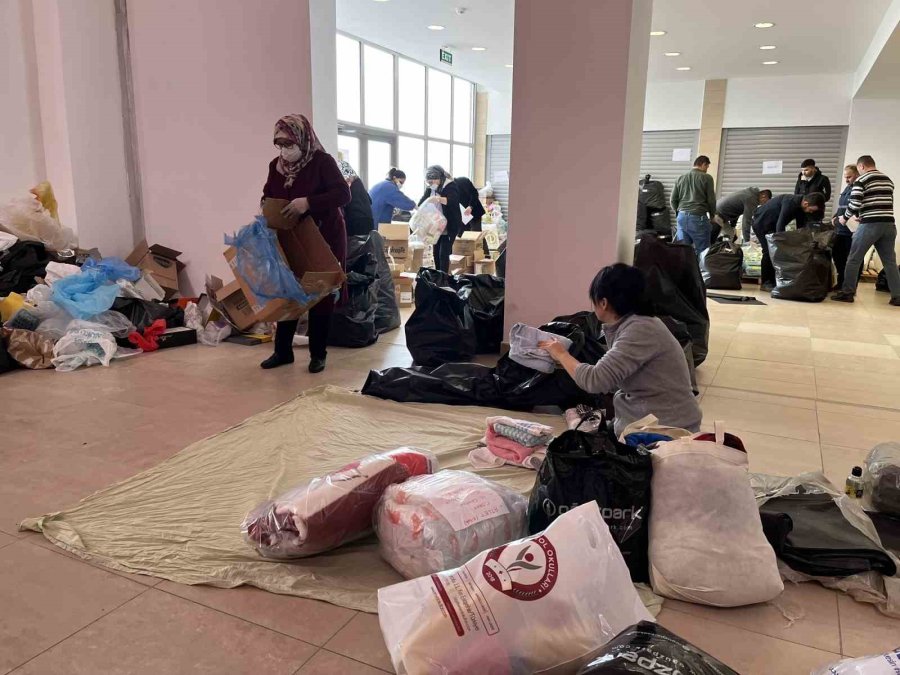 Anadolu Üniversitesi Depremzedeler İçin Yardım Kampanyası Başlattı