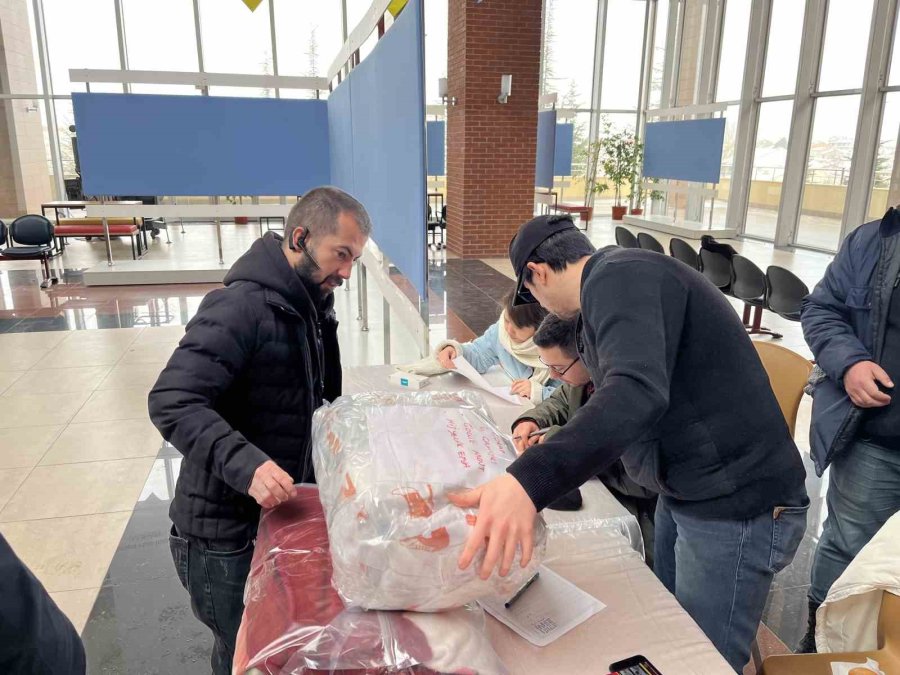 Anadolu Üniversitesi Depremzedeler İçin Yardım Kampanyası Başlattı