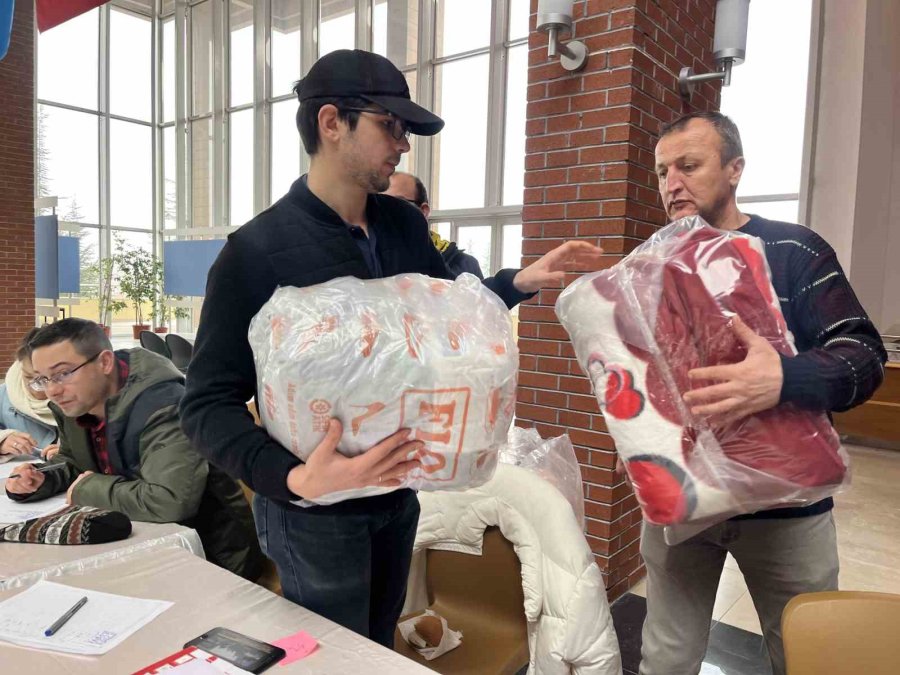 Anadolu Üniversitesi Depremzedeler İçin Yardım Kampanyası Başlattı