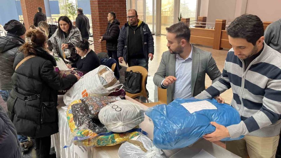 Anadolu Üniversitesi Depremzedeler İçin Yardım Kampanyası Başlattı