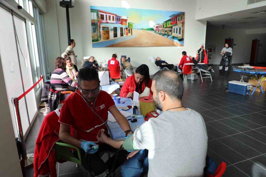 Büyükşehir’den Depremzedeler İçin Kan Bağışı Kampanyası