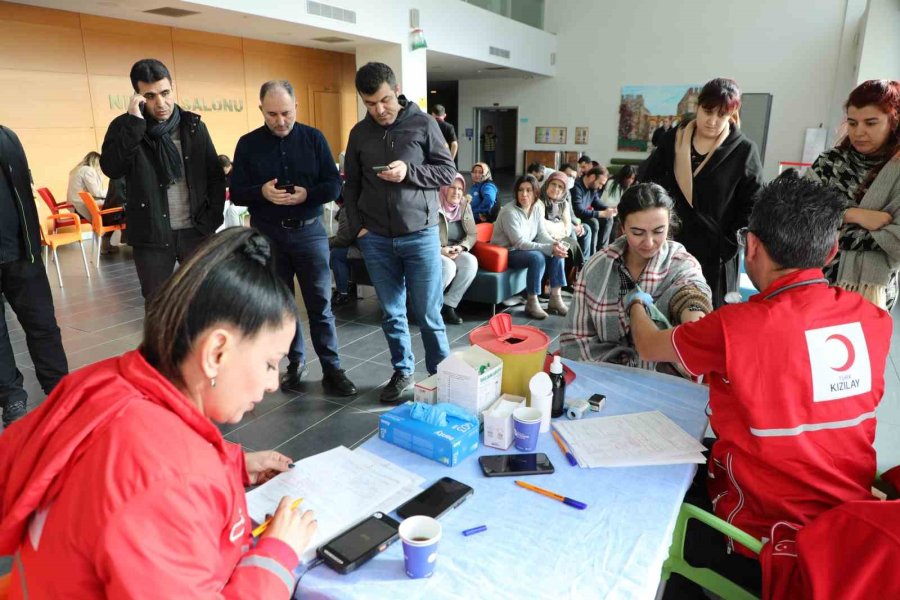 Büyükşehir’den Depremzedeler İçin Kan Bağışı Kampanyası
