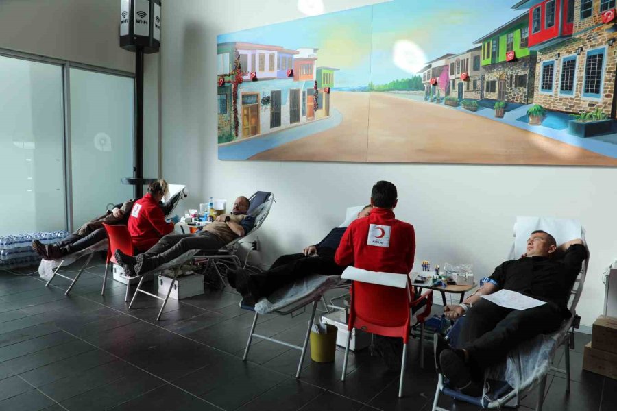 Büyükşehir’den Depremzedeler İçin Kan Bağışı Kampanyası