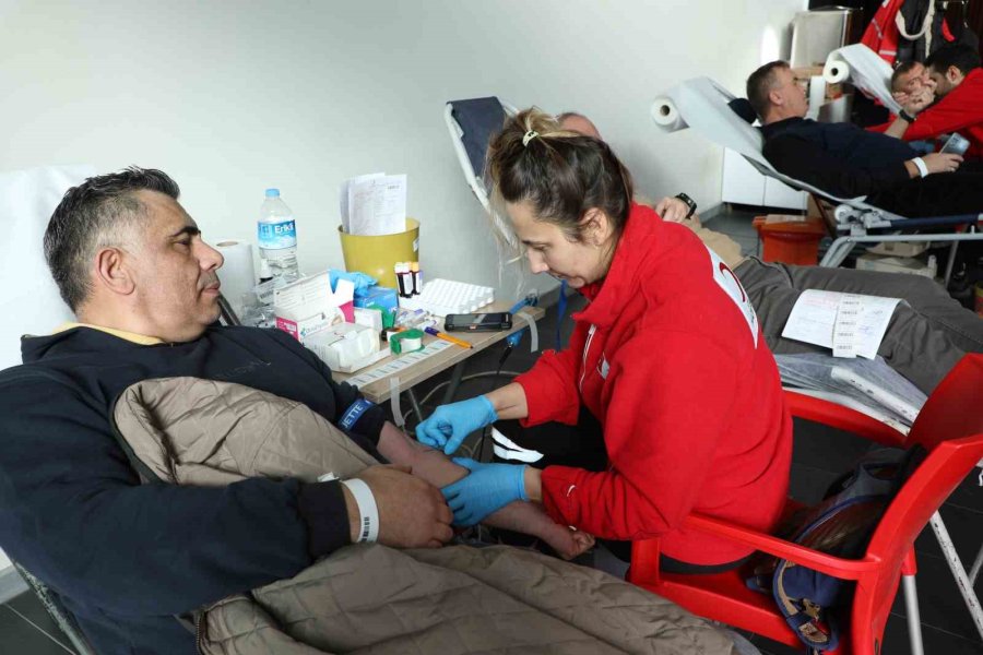 Büyükşehir’den Depremzedeler İçin Kan Bağışı Kampanyası