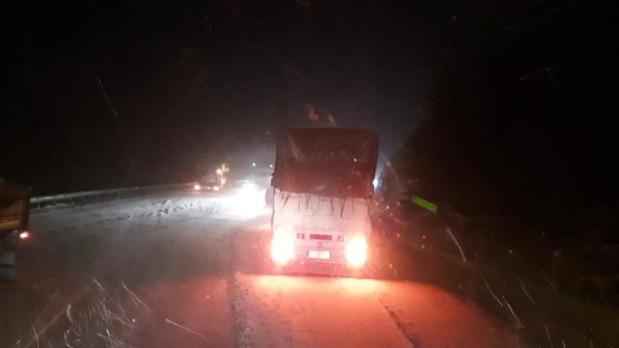Antalya-konya Karayolu Tırların Geçişine Tekrar Kapatıldı