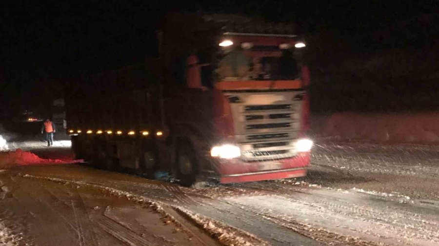 Antalya-konya Karayolu Trafiğe Kapatıldı