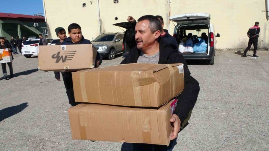 Türkiye’nin Yangında Seferber Olduğu Manavgat, Depremzedeler İçin Tek Yürek